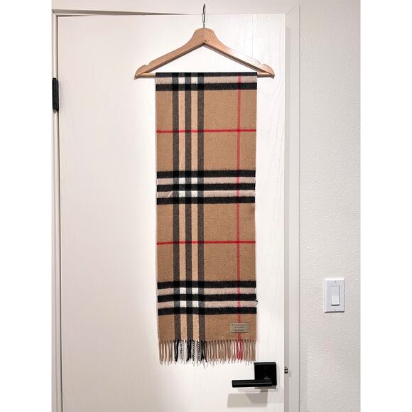 AUTH Burberry Cashmere Scar 12X66in - Picture 5 of 6